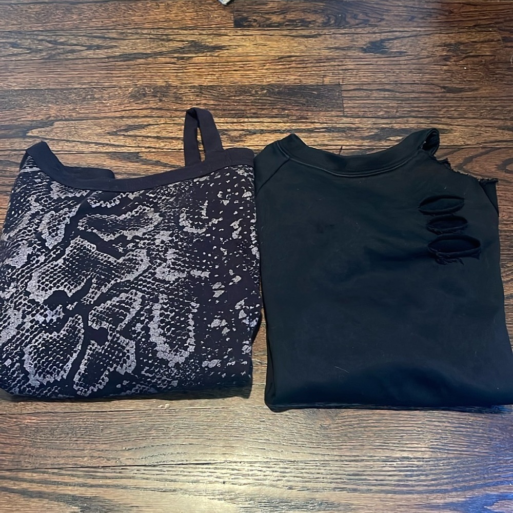 Women’s tops in size small